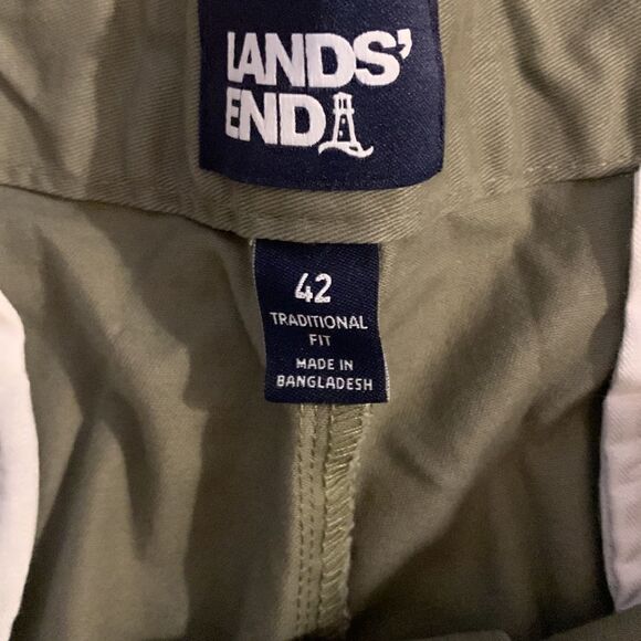 lands end NWOT green khaki short Size 42 - Picture 2 of 3